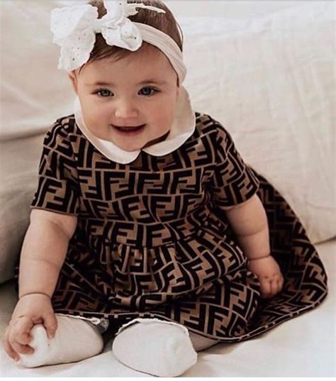 ملابس فندي للاطفال